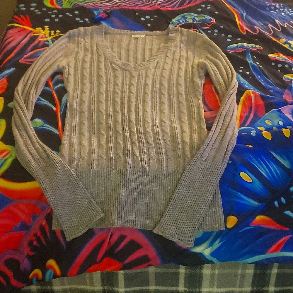Zenana outfitters size medium, gray long sleeved sweater